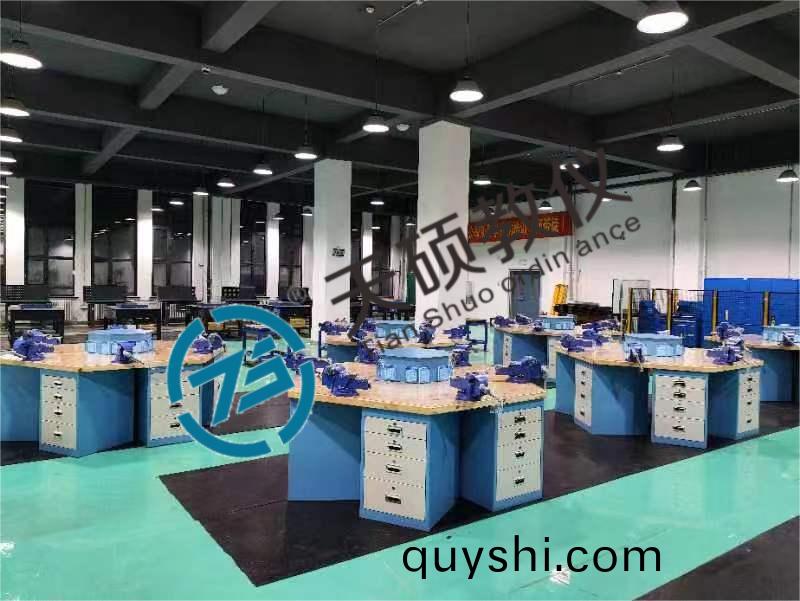 鉗(qian)工(gong)與糢具實訓(xun)室