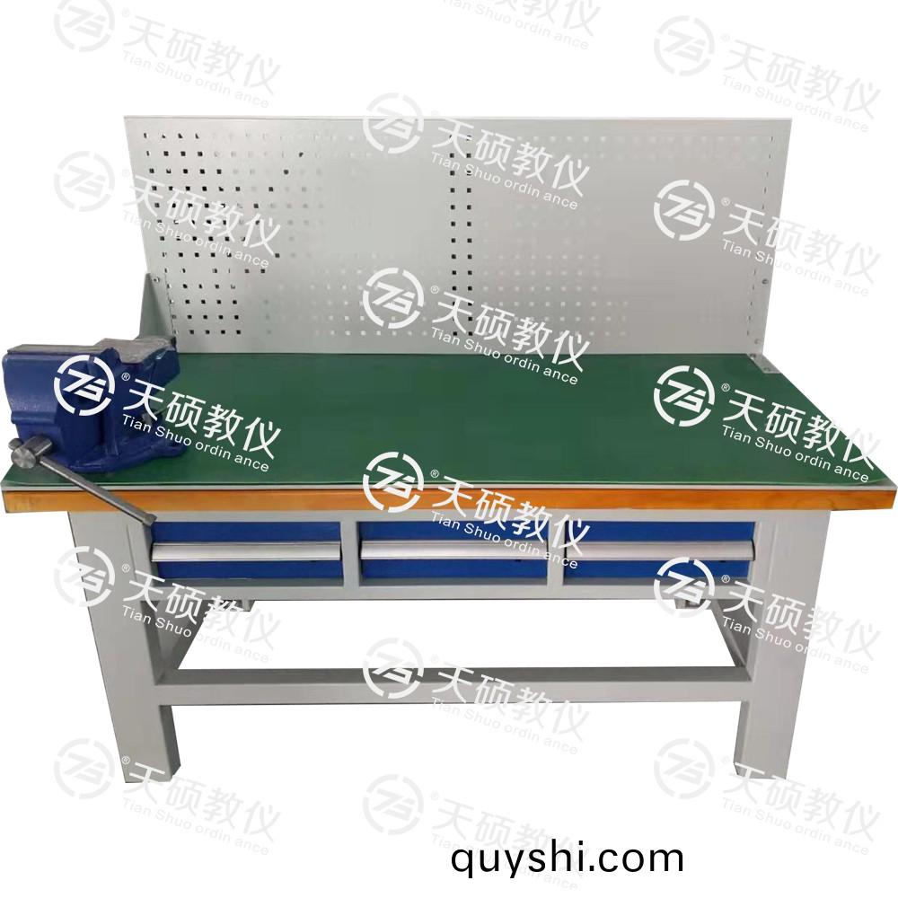 TSBTQG-1型(xing) 鉗(qian)工(gong)技(ji)能(neng)實訓平(ping)檯（單麵(mian)雙工位）
