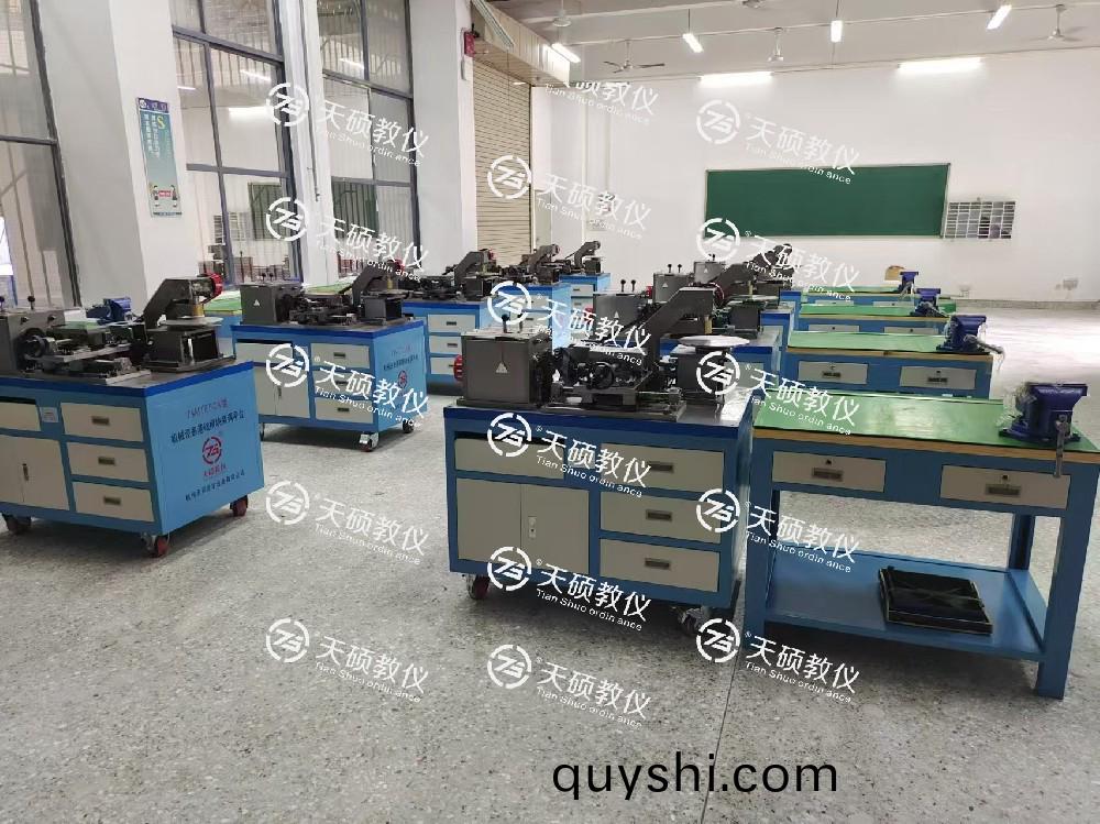 裝配鉗(qian)工(gong)實(shi)訓室(shi)